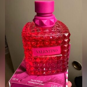 Valentino Vibrant Pink Perfume